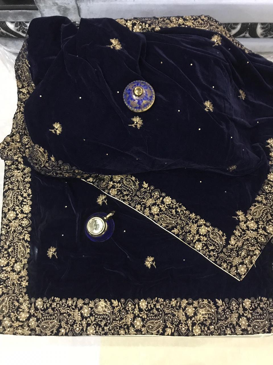 Velvet shawl