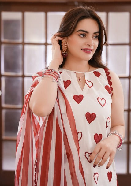 Minal khan